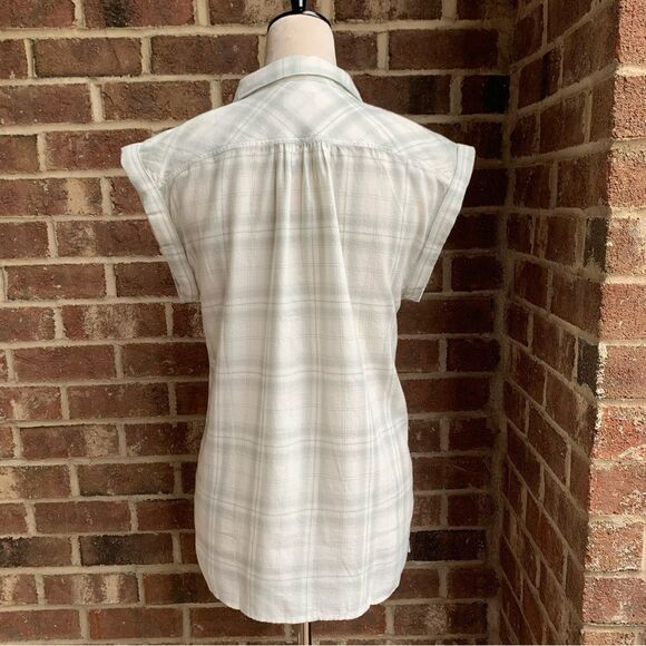 UNTUCKit Top 2 Plaid White Holiday Gift Stocking Stuffer Gifts for Her Under $20 - Picture 3 of 9